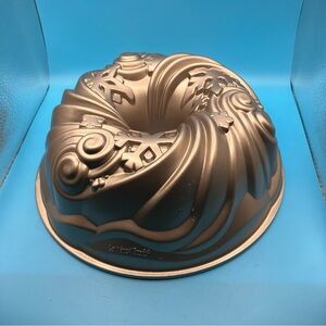 Nordic Ware Let It Snow Bundt Cake Pan, Gold, 10Cups/2.4Liters, Aluminum Cast